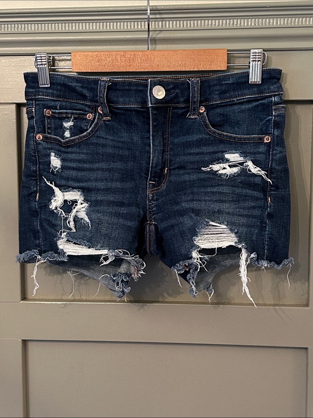 American Eagle Midi Shorts Next Level Stretch Distressed Frayed Dark Wash Size 6